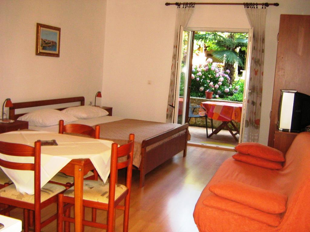 Apartments N & V Πόρετς Εξωτερικό φωτογραφία